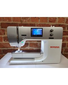 Pre-owned Bernina 770QE-11