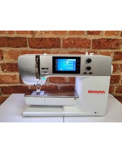 Pre-owned Bernina 570QE-19