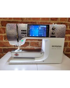 Pre-owned Bernina 790E Plus 'Peacock Flourish' Special Edition